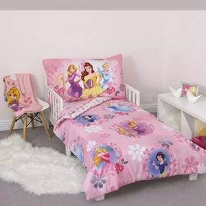 DISNEY PRETTY PRINCESS TODDLER BED 4 PIECE SET PIN